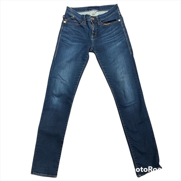 Rock & Republic Denim - ROCK & Republic Straight Leg Jean Size 6